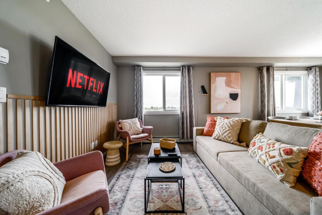 Peaceful Oasis Condo, Ac, Top Floor, Secure Ug Parking, Balcony, King Bed! Edmonton Kültér fotó