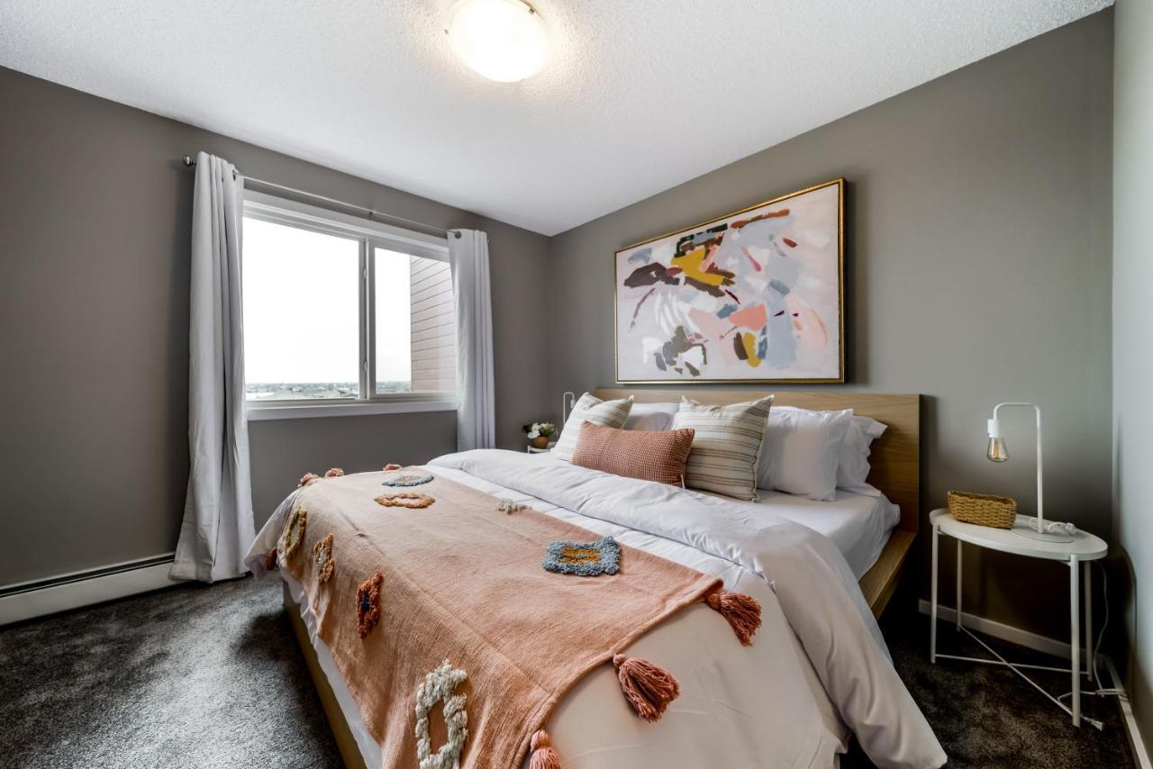 Peaceful Oasis Condo, Ac, Top Floor, Secure Ug Parking, Balcony, King Bed! Edmonton Kültér fotó