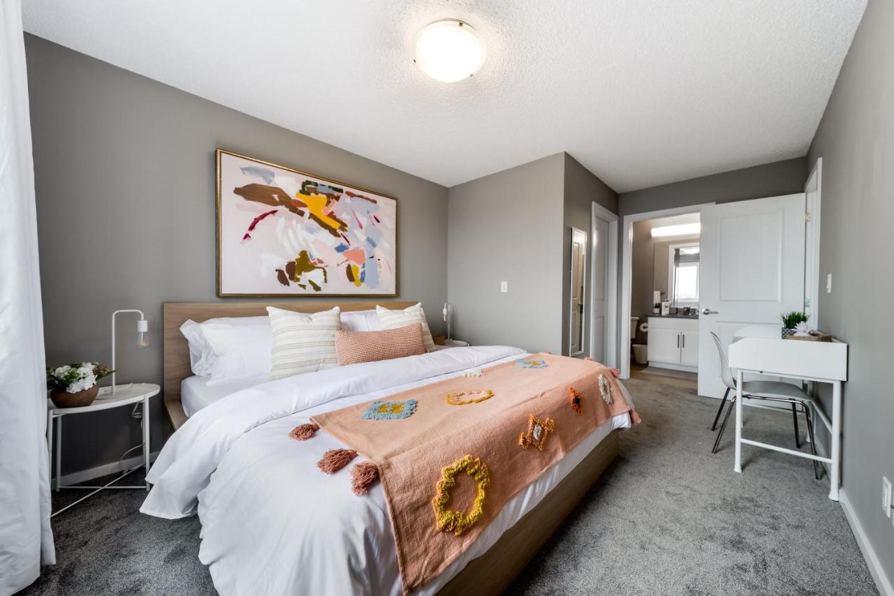 Peaceful Oasis Condo, Ac, Top Floor, Secure Ug Parking, Balcony, King Bed! Edmonton Kültér fotó